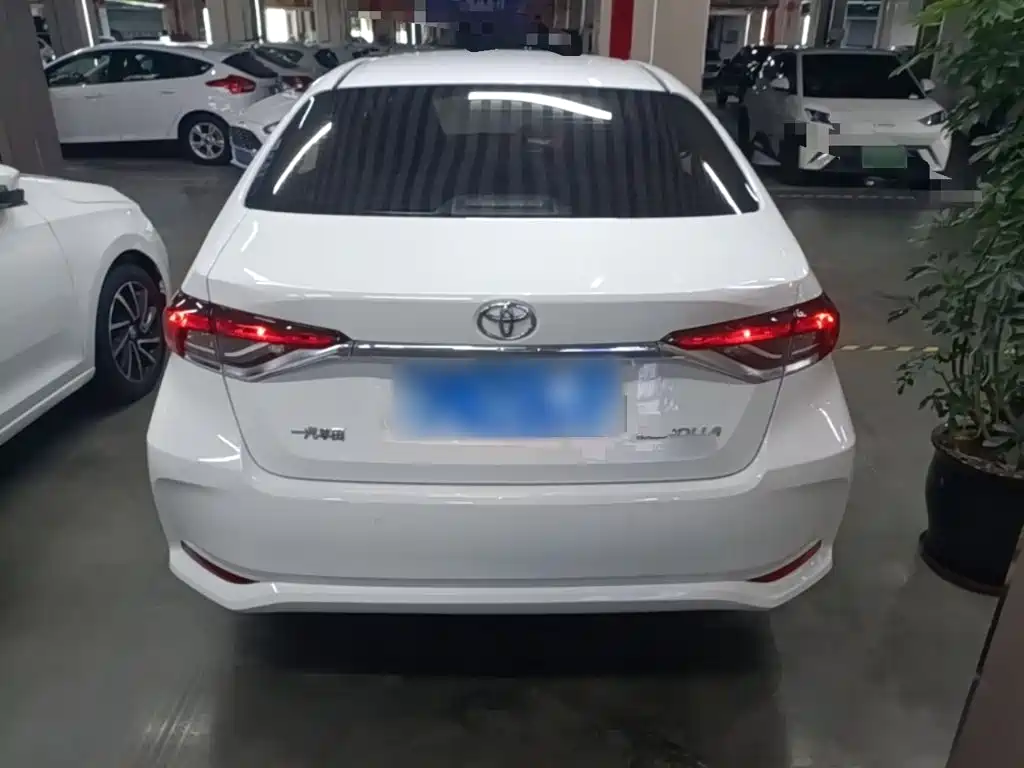Toyota Corolla — фото 6