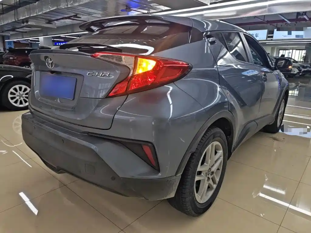Toyota C-HR — фото 7