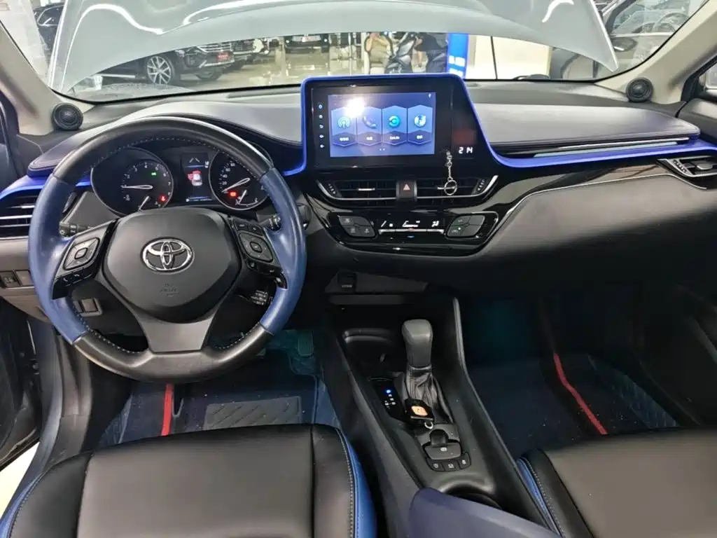 Toyota C-HR — фото 10