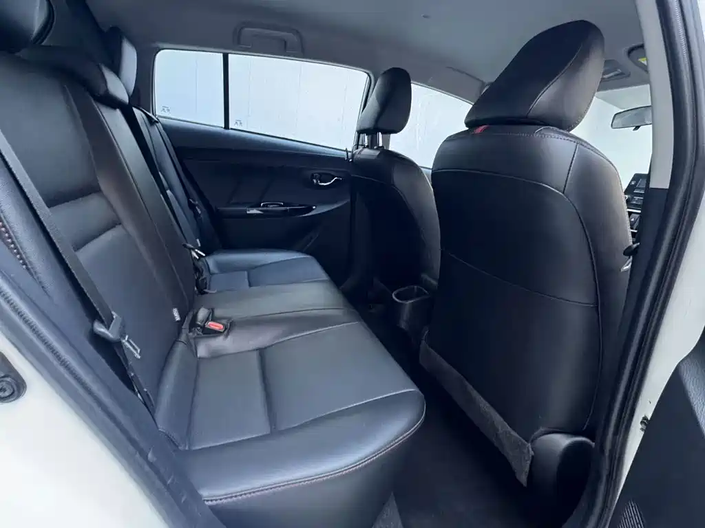 Toyota Yaris L — фото 10