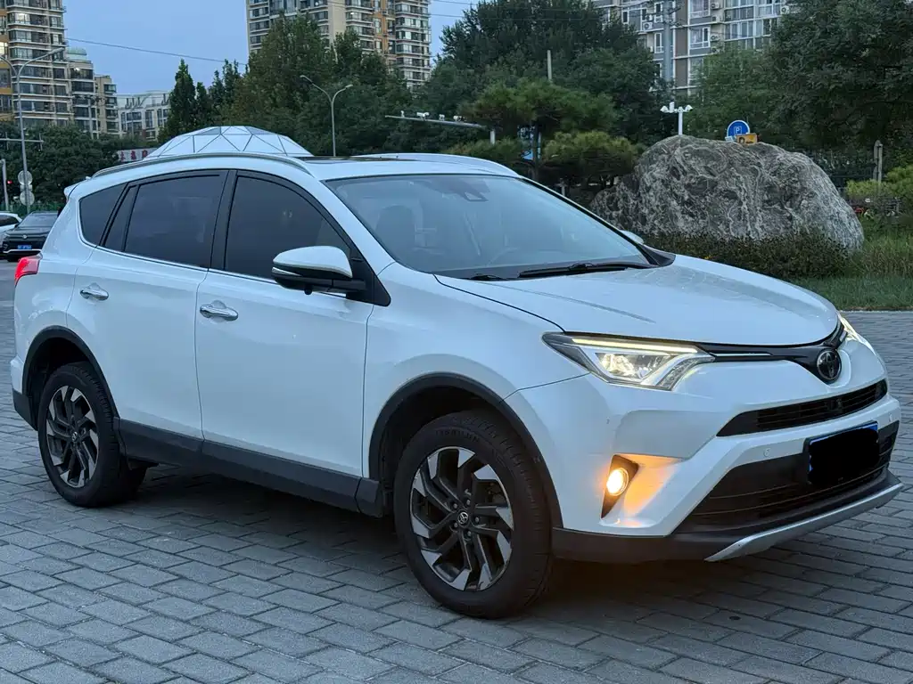 Toyota RAV4 — фото 3