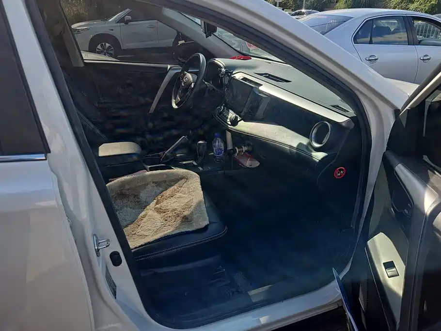 Toyota RAV4 — фото 8
