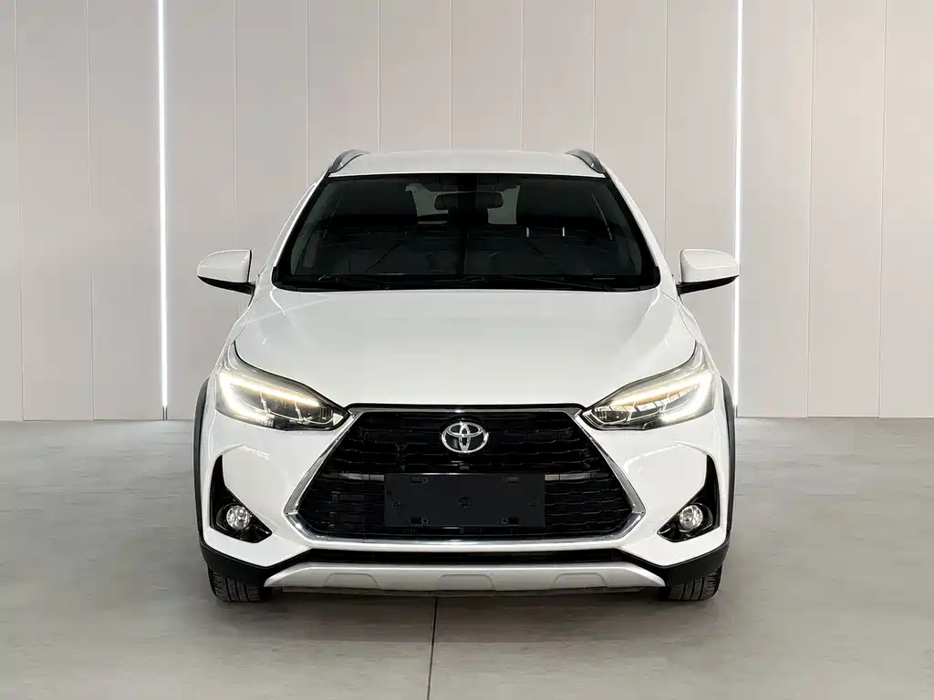 Toyota Yaris L — фото 2