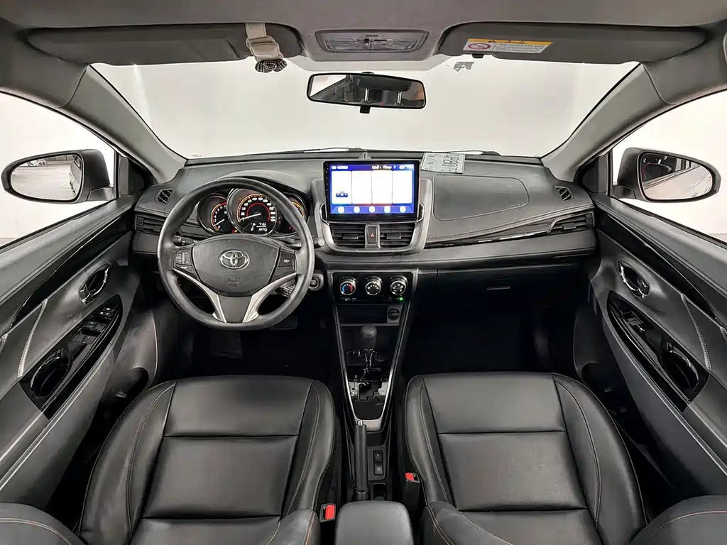 Toyota Yaris L — фото 11