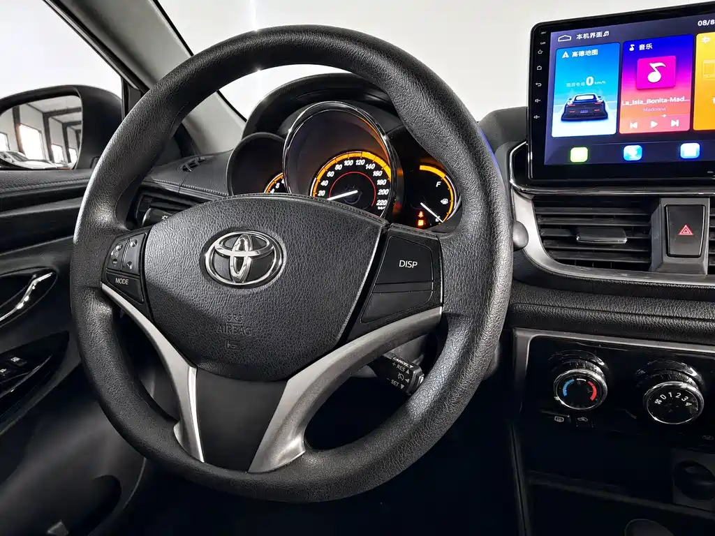 Toyota Yaris L — фото 13