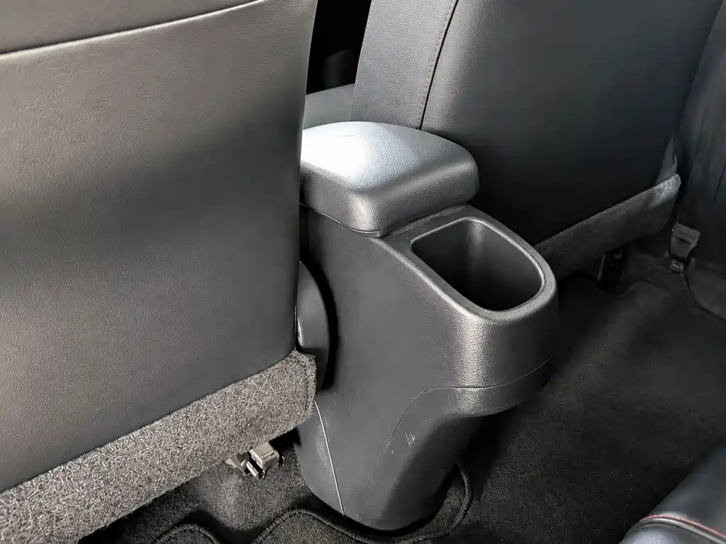 Toyota Yaris L — фото 15