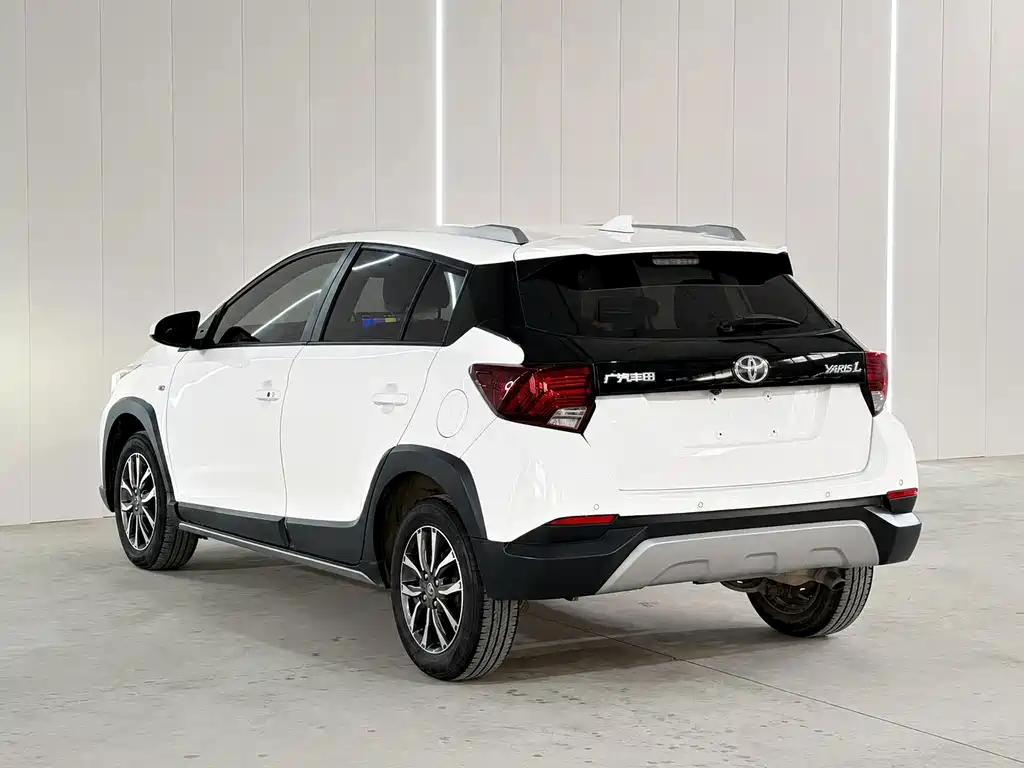 Toyota Yaris L — фото 6
