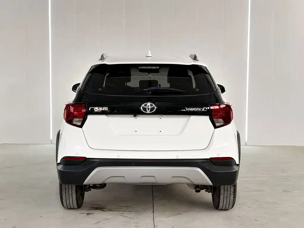 Toyota Yaris L — фото 5