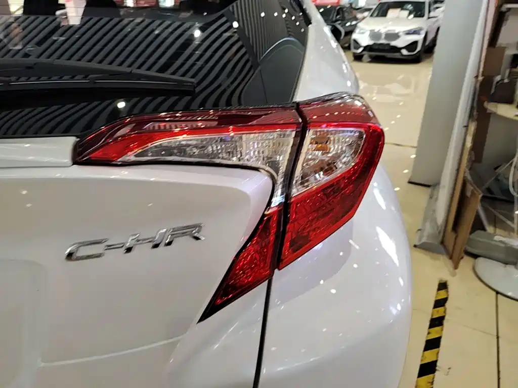 Toyota C-HR — фото 8