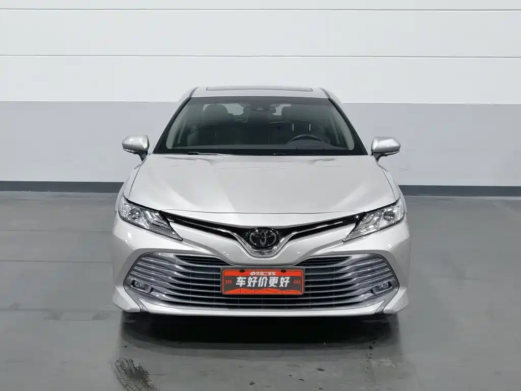 Toyota Camry — фото 3