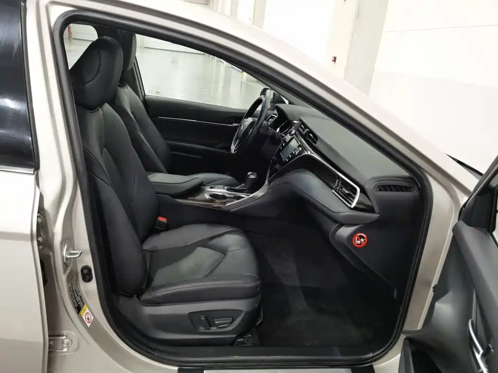 Toyota Camry — фото 23