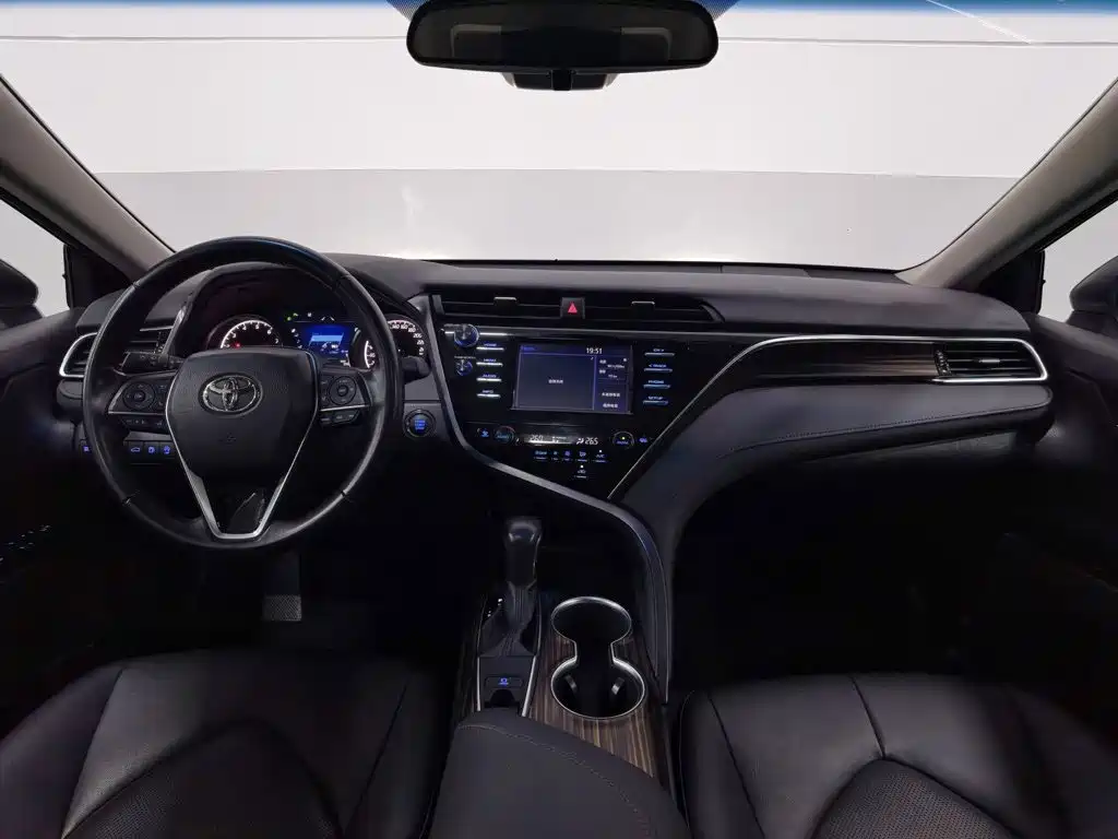Toyota Camry — фото 5