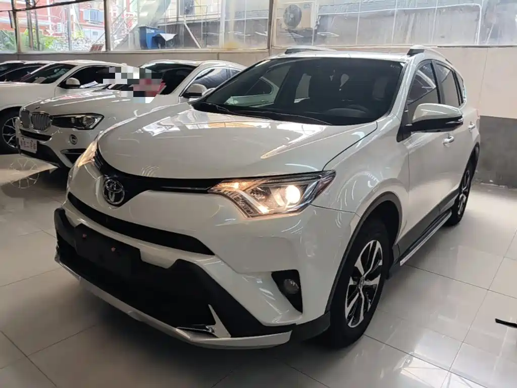Toyota RAV4 — фото 2