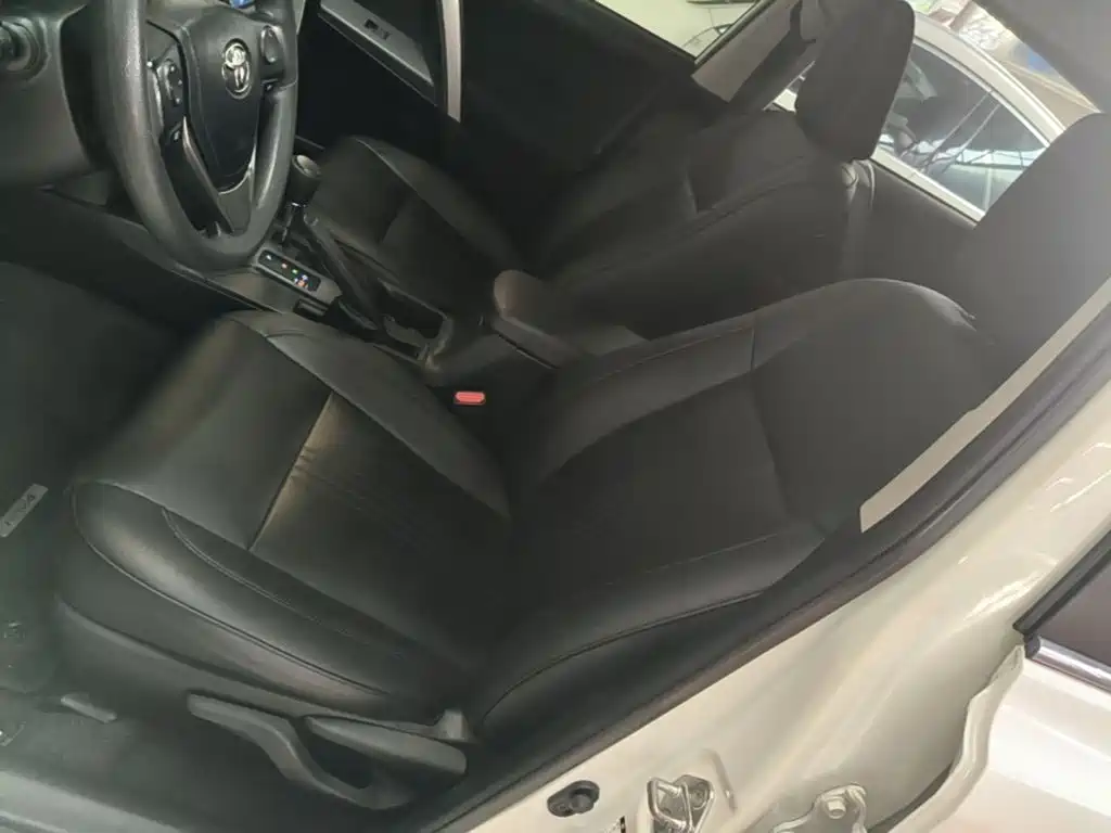 Toyota RAV4 — фото 15
