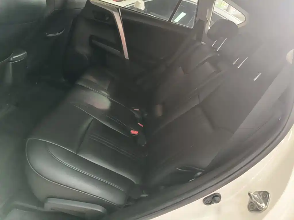 Toyota RAV4 — фото 17