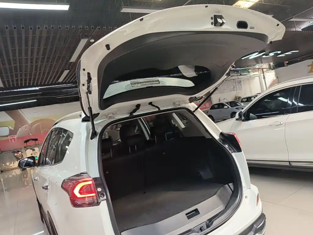 Toyota RAV4 — фото 19