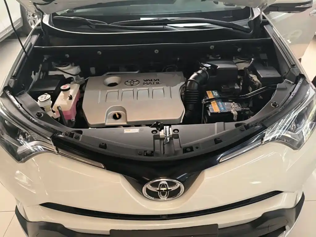 Toyota RAV4 — фото 20