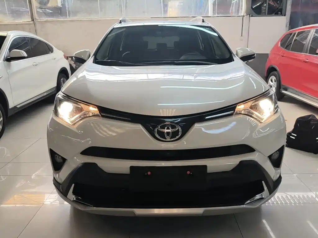 Toyota RAV4 — фото 3