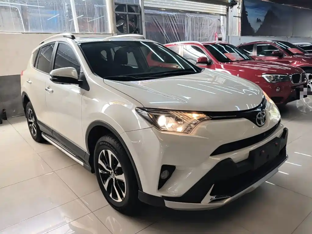 Toyota RAV4 — фото 4