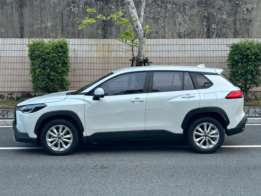 Toyota Corolla Cross — фото 8