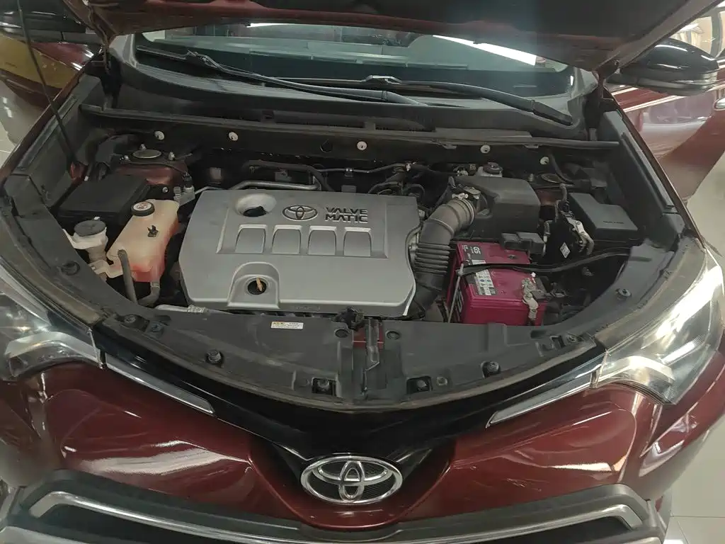 Toyota RAV4 — фото 17