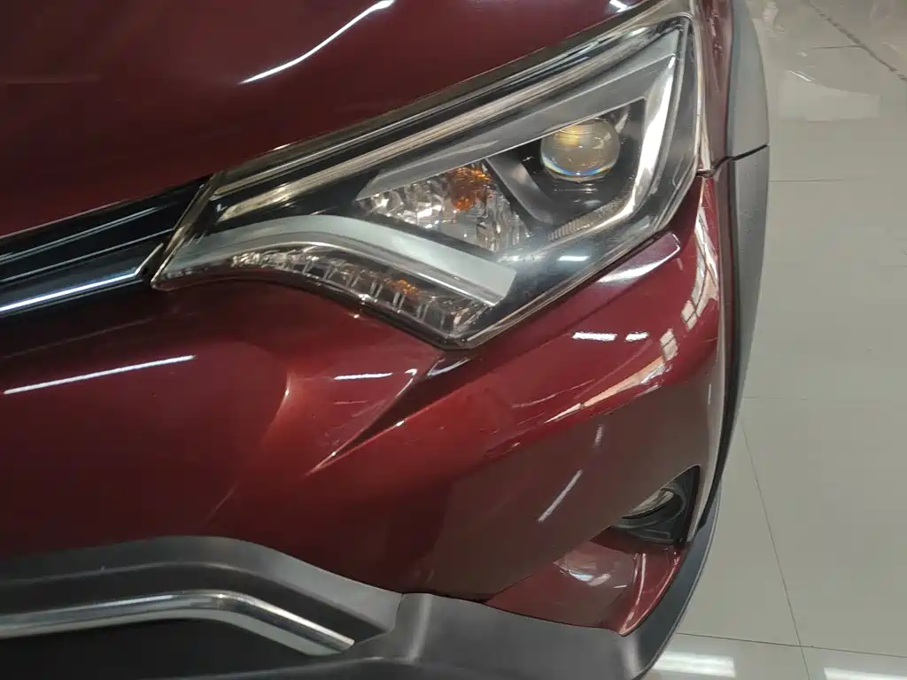 Toyota RAV4 — фото 19