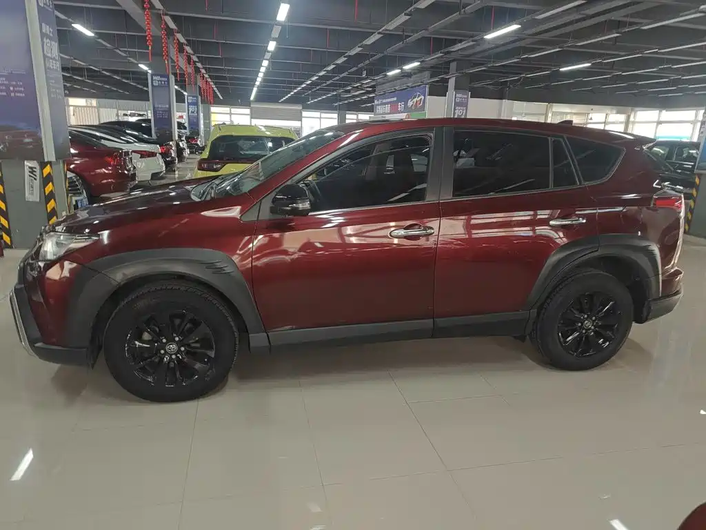 Toyota RAV4 — фото 4