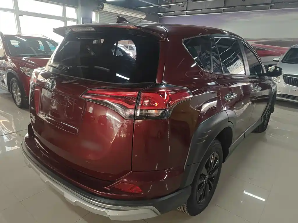 Toyota RAV4 — фото 6