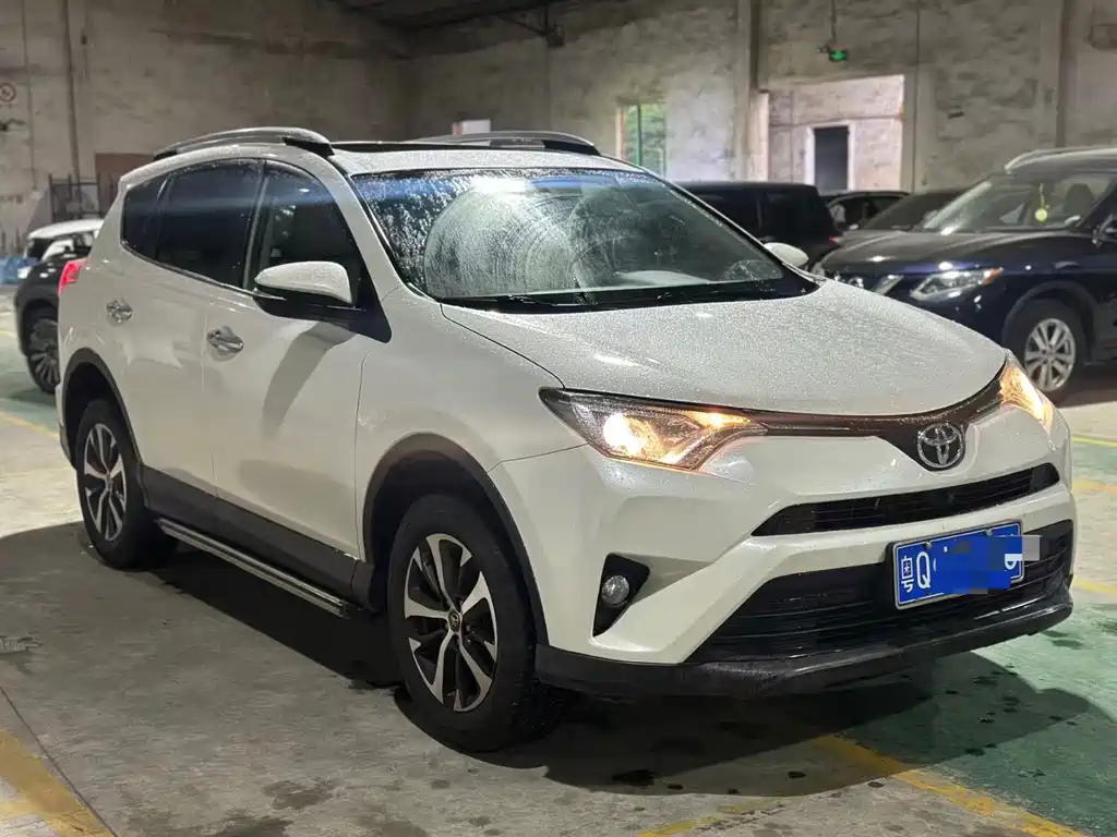 Toyota RAV4 — фото 3