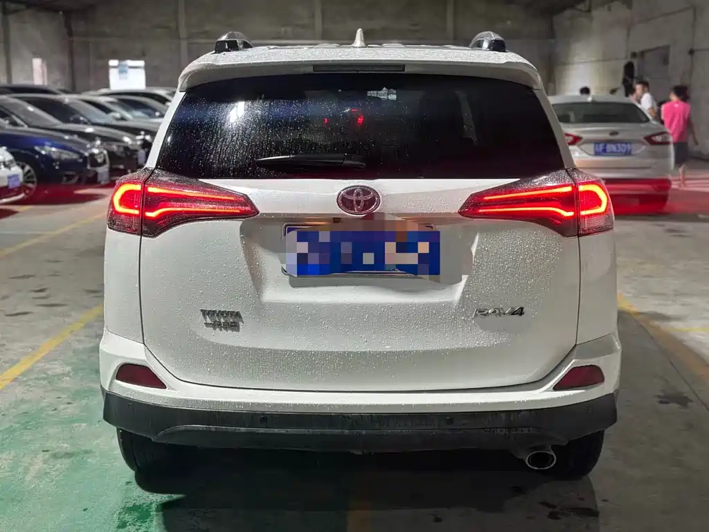 Toyota RAV4 — фото 4