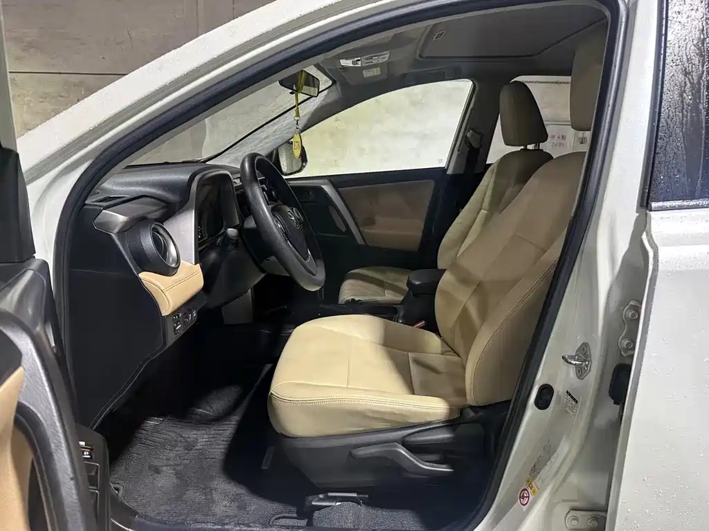 Toyota RAV4 — фото 5
