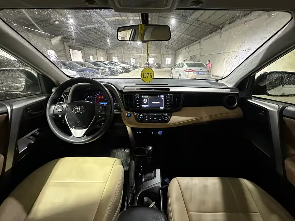 Toyota RAV4 — фото 9