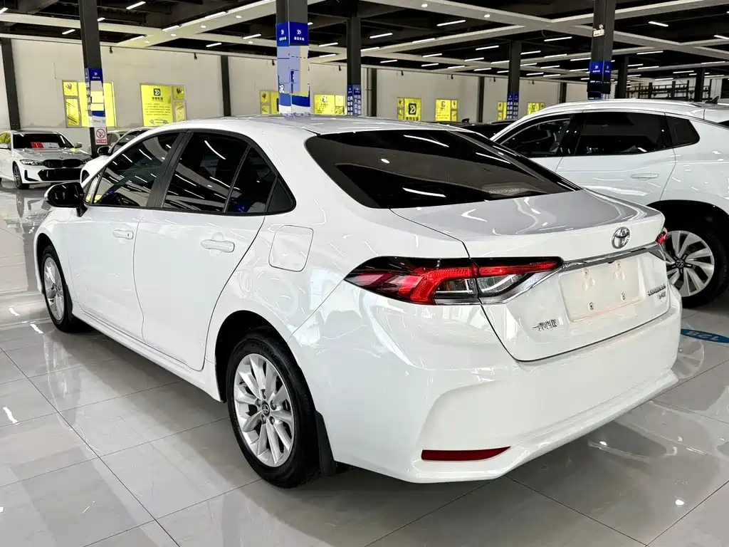 Toyota Corolla — фото 8