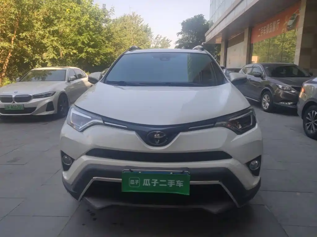 Toyota RAV4 — фото 2