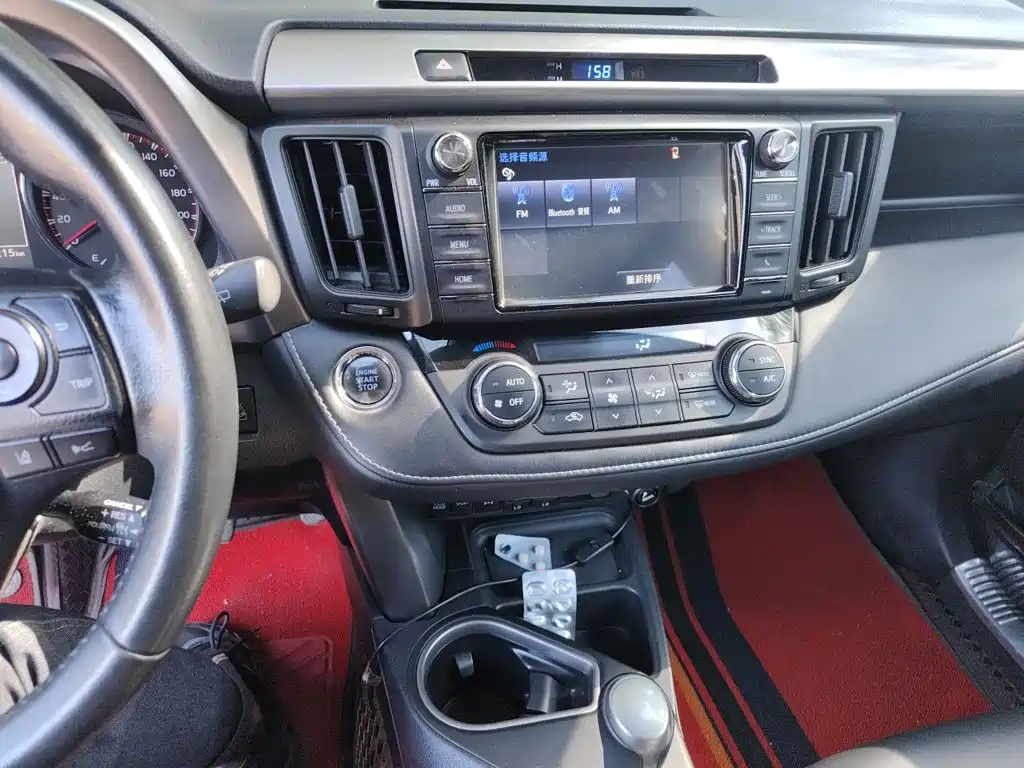 Toyota RAV4 — фото 15