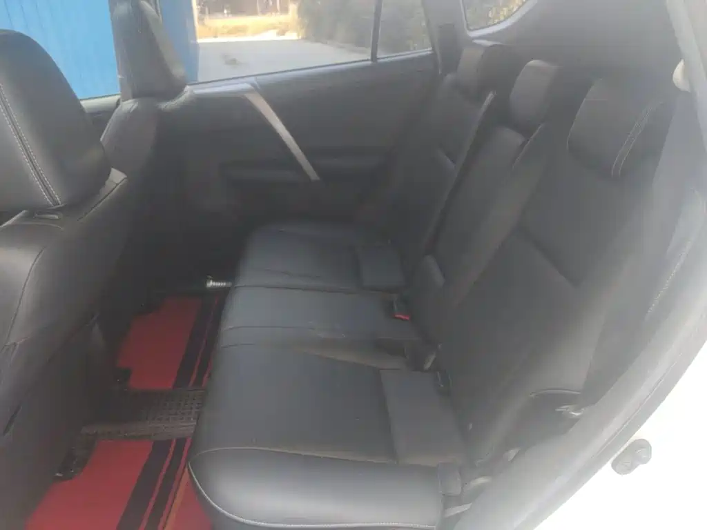 Toyota RAV4 — фото 19