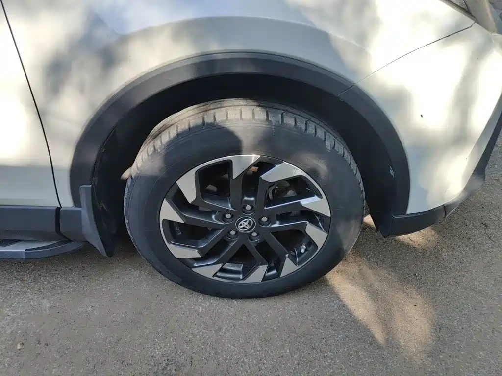 Toyota RAV4 — фото 9
