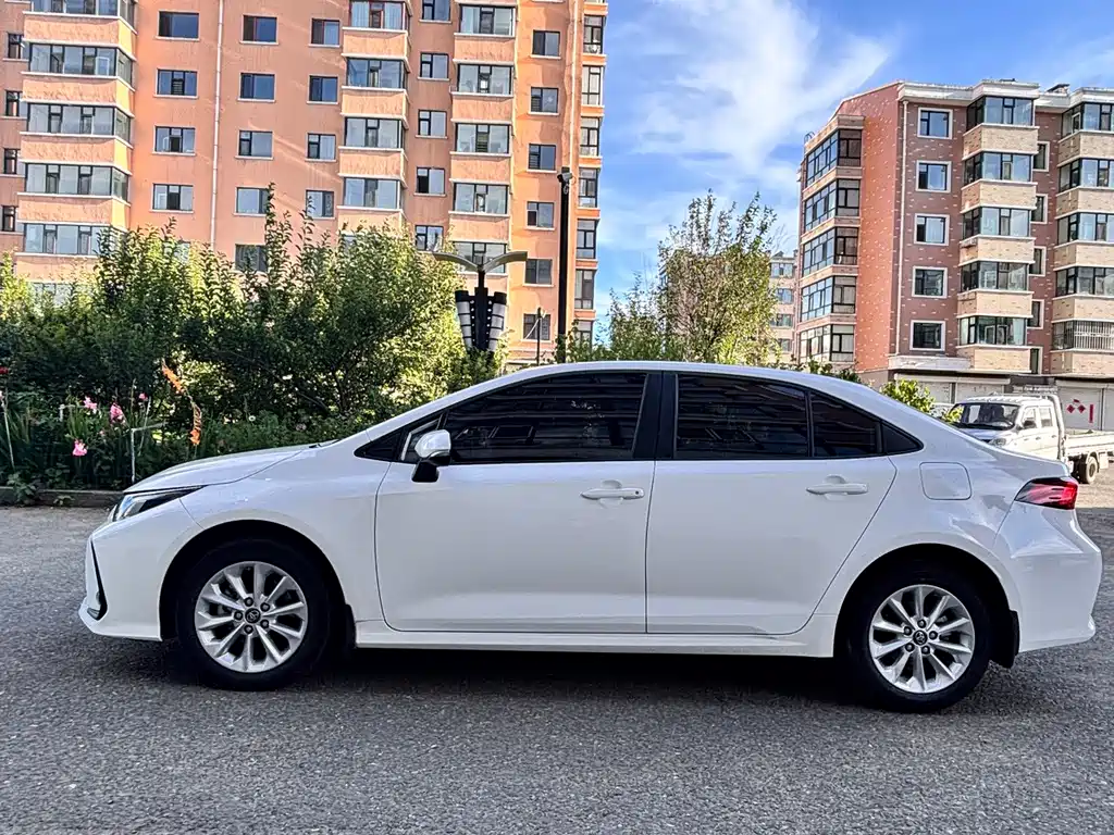 Toyota Corolla — фото 4