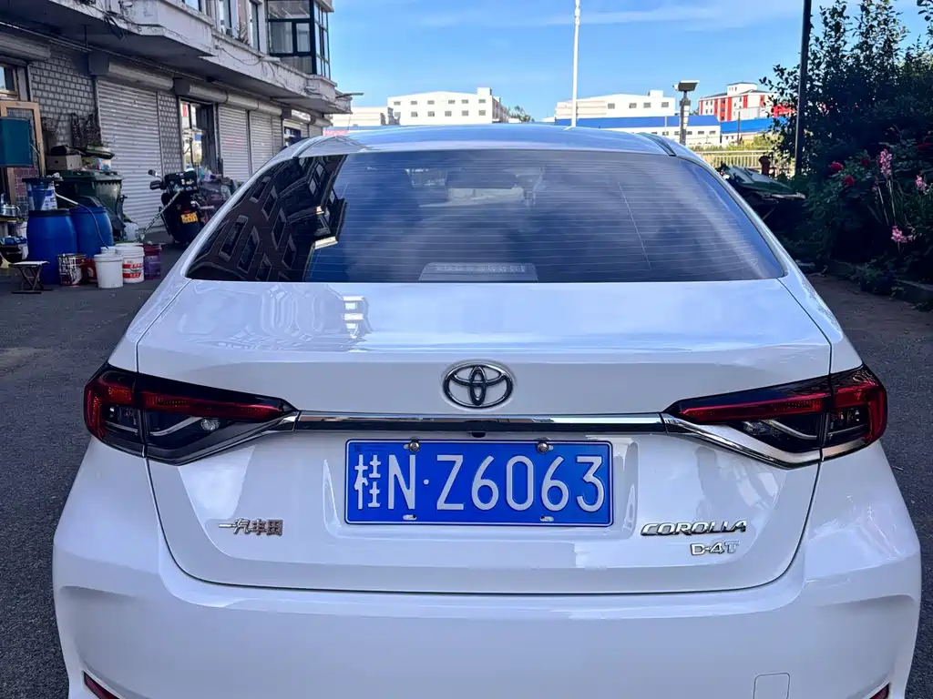 Toyota Corolla — фото 7