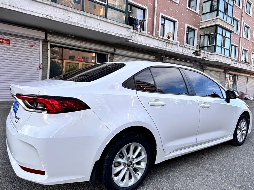 Toyota Corolla — фото 9