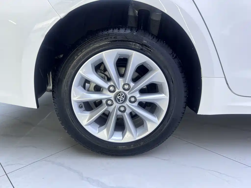 Toyota Corolla — фото 17