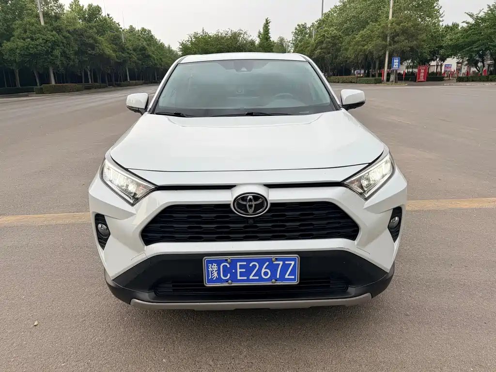 Toyota RAV4 — фото 2