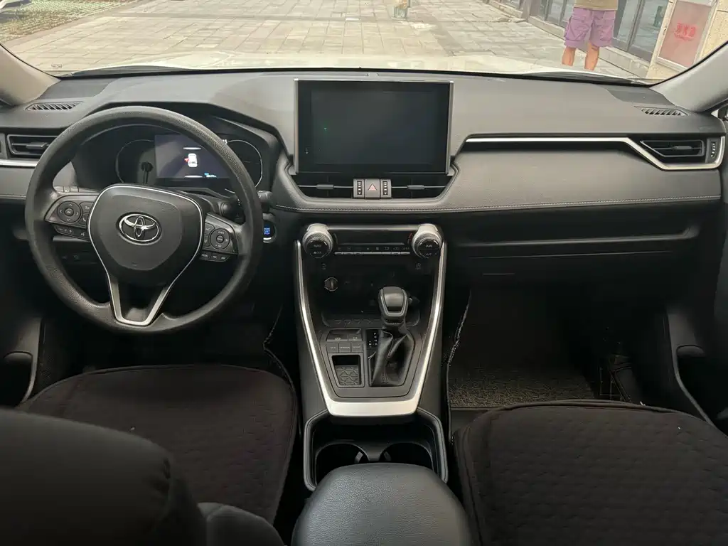 Toyota RAV4 — фото 9