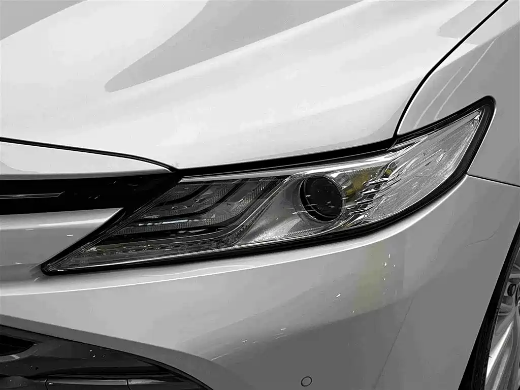 Toyota Camry — фото 5