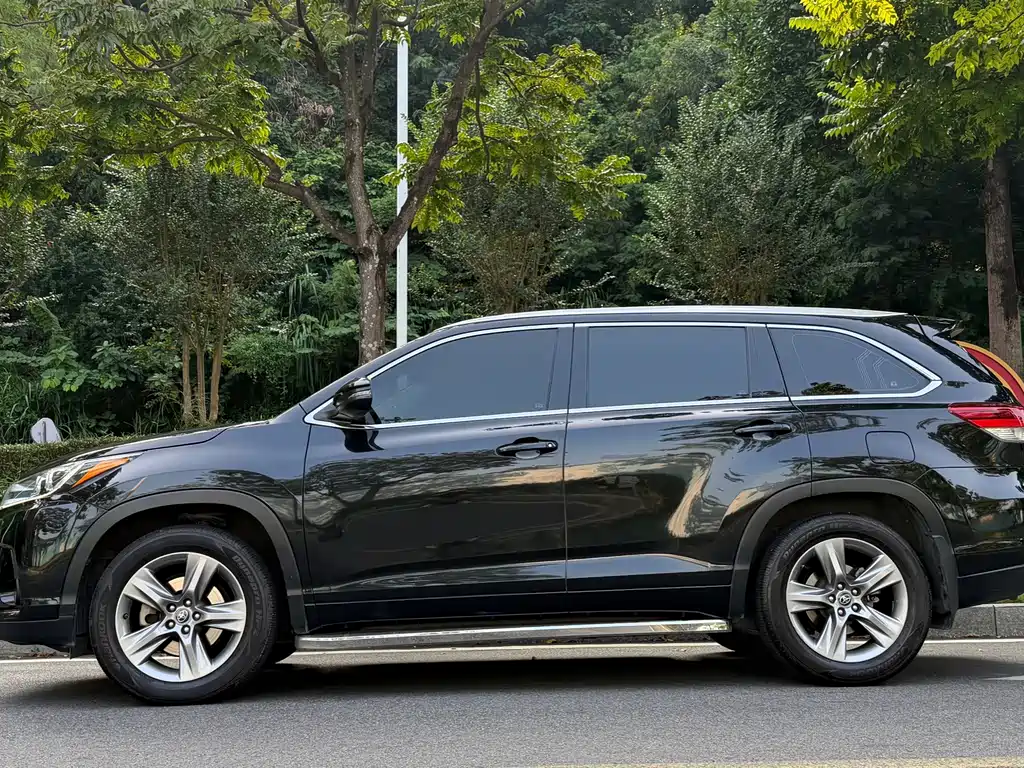 Toyota Highlander — фото 4