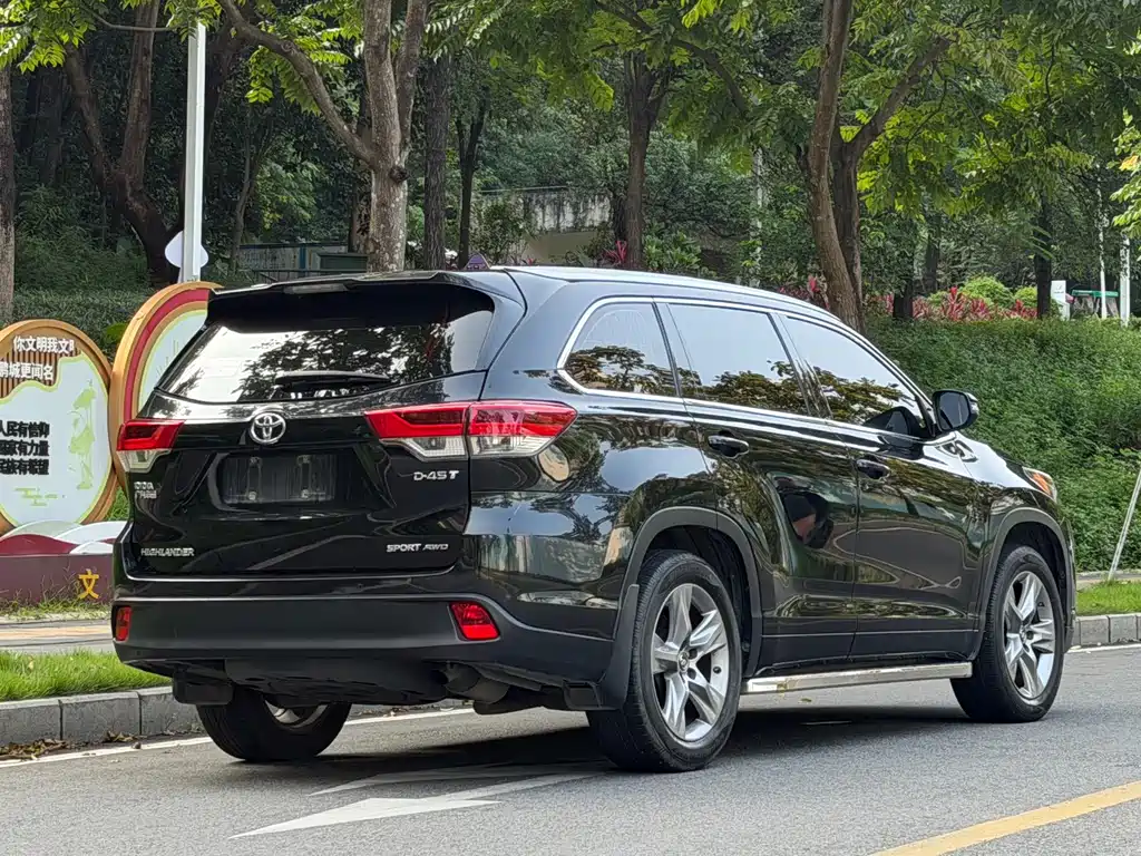 Toyota Highlander — фото 7