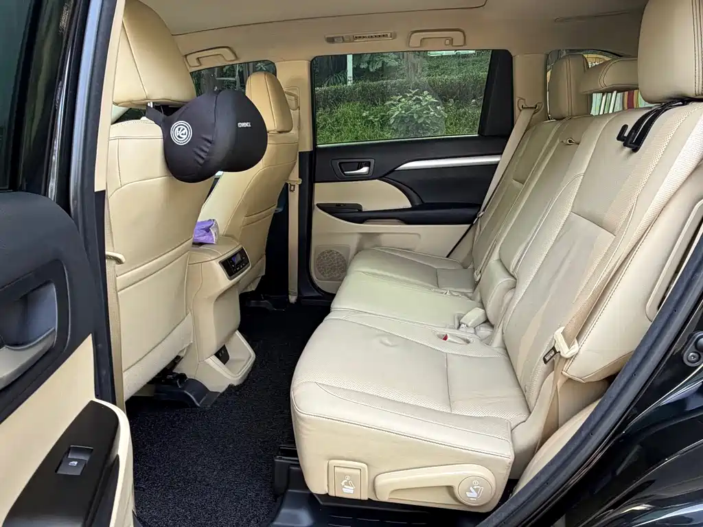 Toyota Highlander — фото 10