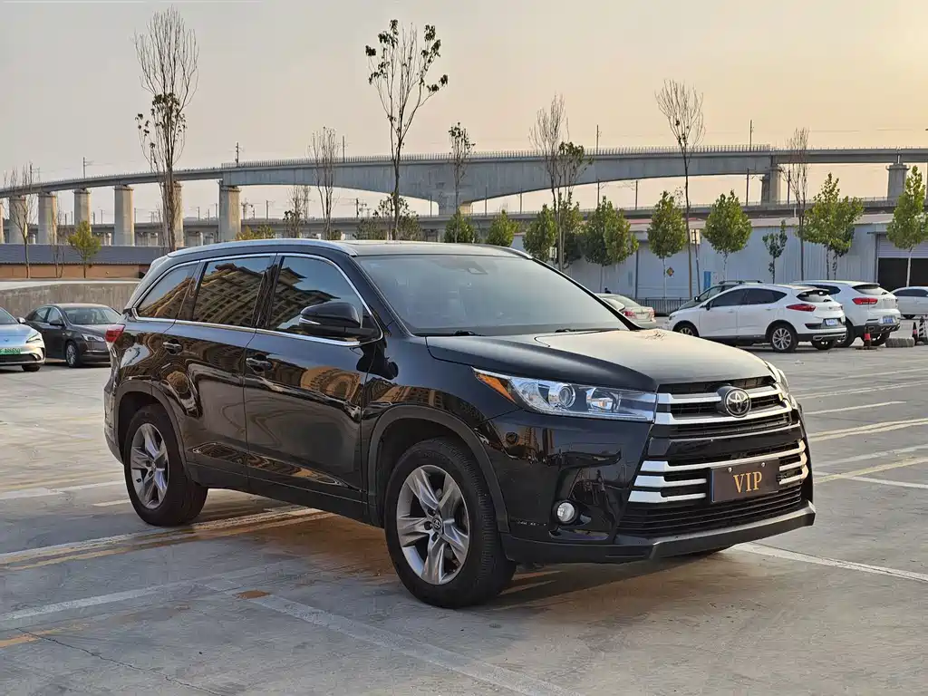 Toyota Highlander — фото 3