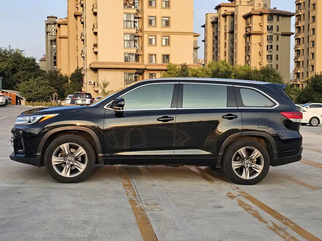 Toyota Highlander — фото 4