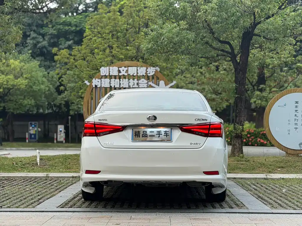 Toyota Crown — фото 17